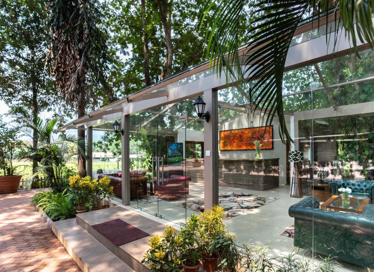 Hotel Oleander Farms, Karjat Exteriér fotografie