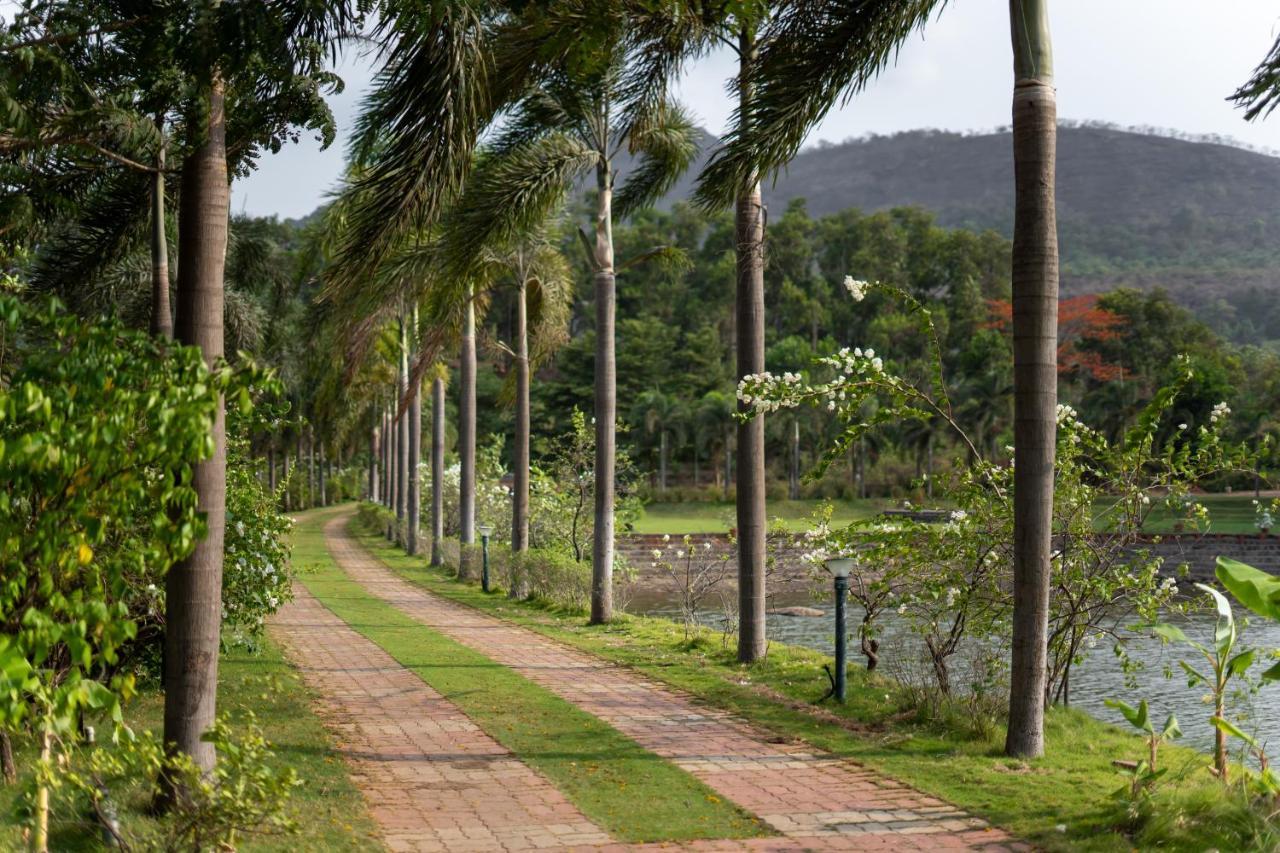 Hotel Oleander Farms, Karjat Exteriér fotografie