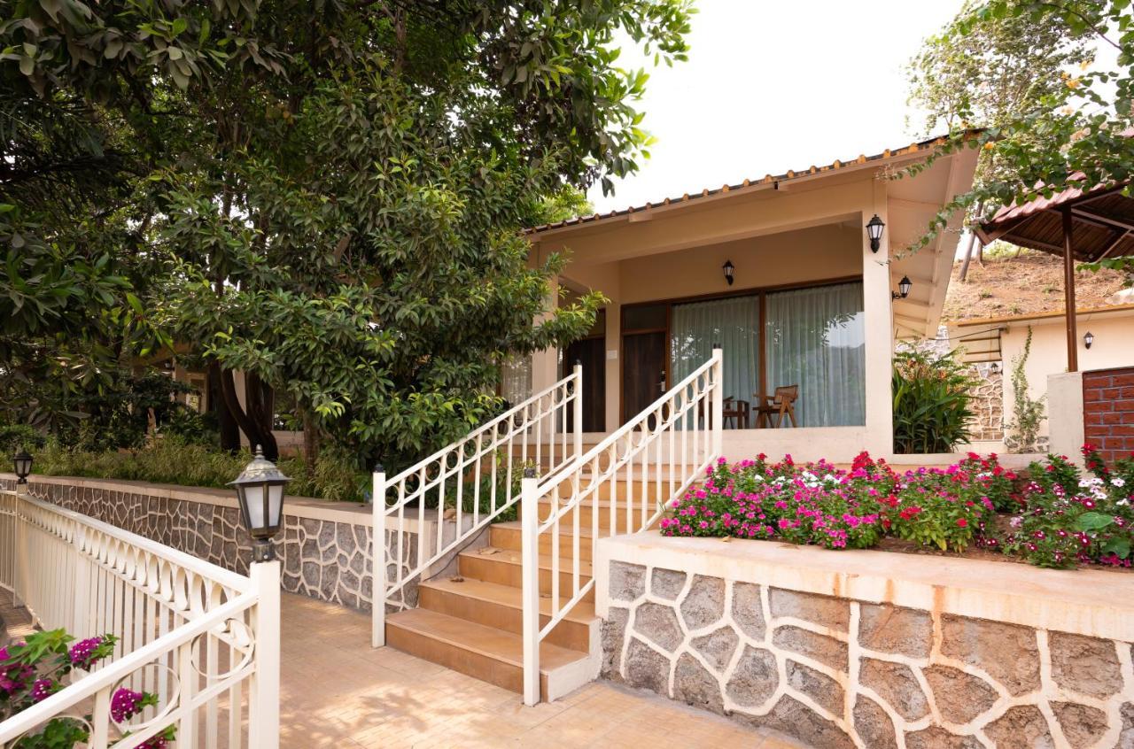 Hotel Oleander Farms, Karjat Exteriér fotografie